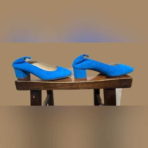 NWOB Everlane The Italian Suede Day Heel in Brilliant Blue, Size 5.5. - Picture 9 of 16